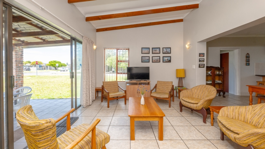 4 Bedroom Property for Sale in Struisbaai Western Cape